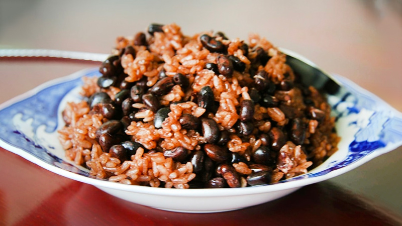 cách nấu cơm gạo lứt giảm cân bằng nồi cơm điện với đậu đen